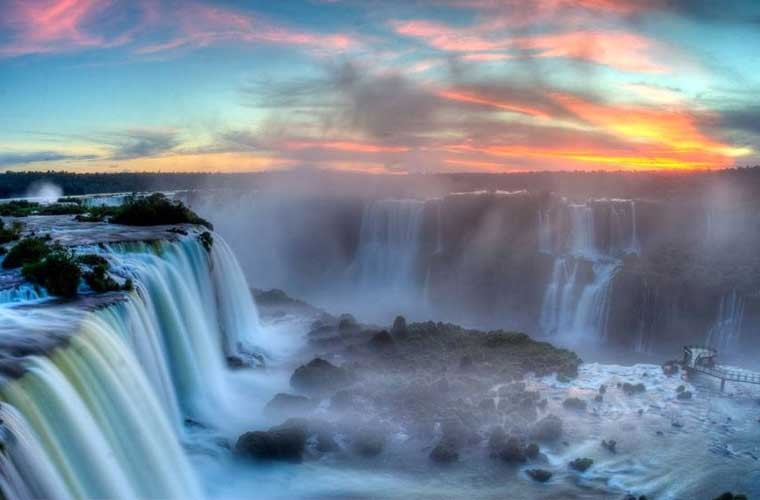  Thác nước Iguazu hiện nay là một trong những địa điểm du lịch nổi tiếng ở Nam Mỹ.